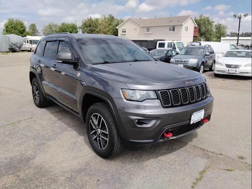 Granite Crystal Metallic Clearcoat 2018 Jeep Grand Cherokee Trailhawk