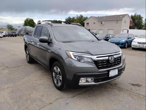 Lunar Silver Metallic 2017 Honda Ridgeline RTL-E
