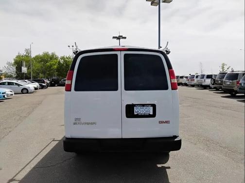 White 2005 GMC Savana 3500 Base