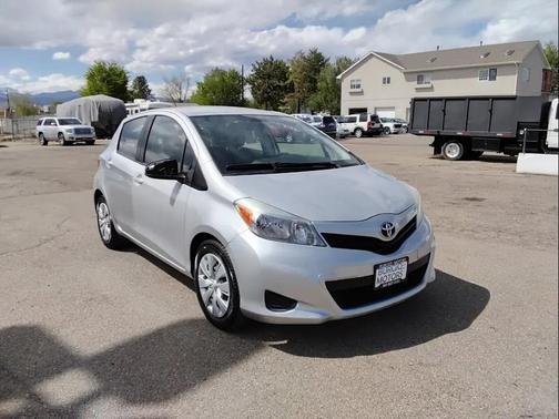 Classic Silver Metallic 2014 Toyota Yaris LE
