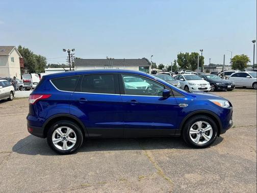 Blue 2015 Ford Escape SE