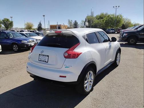 White 2014 Nissan Juke SL