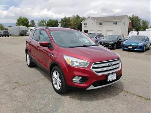 Red 2018 Ford Escape SE