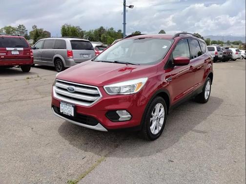 Red 2018 Ford Escape SE