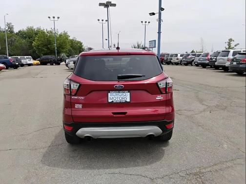 Red 2018 Ford Escape SE