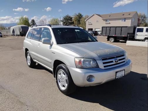 Millennium Silver Metallic 2004 Toyota Highlander Limited