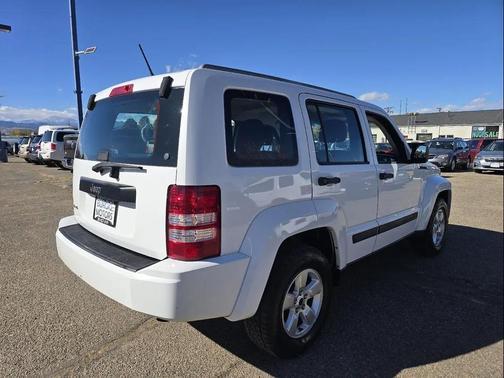 Bright White Clearcoat 2012 Jeep Liberty Sport