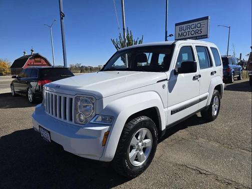 Bright White Clearcoat 2012 Jeep Liberty Sport