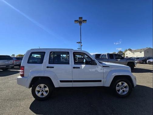 Bright White Clearcoat 2012 Jeep Liberty Sport