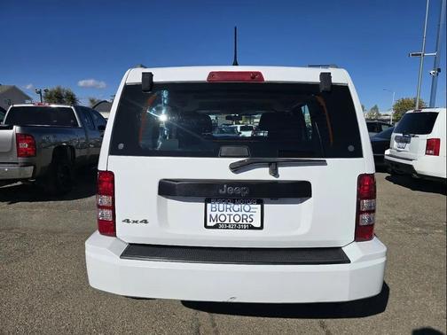 Bright White Clearcoat 2012 Jeep Liberty Sport