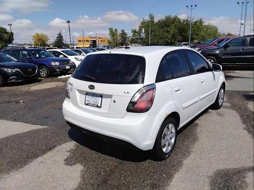 White 2010 Kia Rio5 LX