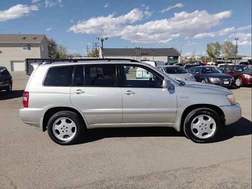Millennium Silver Metallic 2004 Toyota Highlander Limited