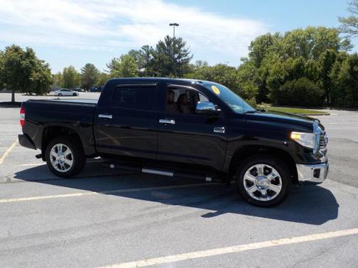 Midnight Black Metallic 2016 Toyota Tundra Platinum