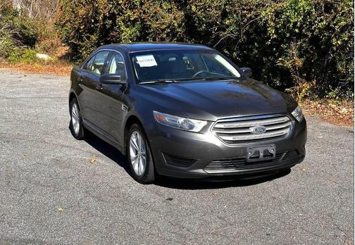 2017 Ford Taurus SE
