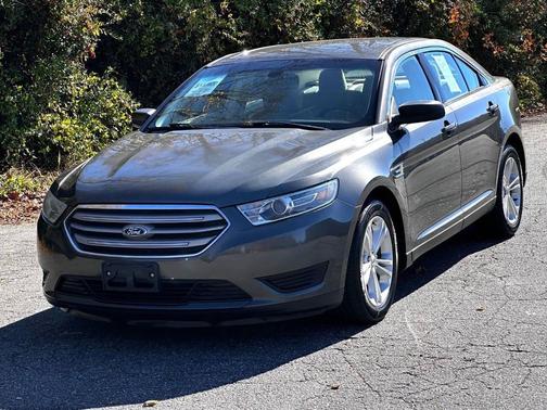 2017 Ford Taurus SE