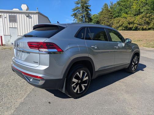 Pyrite Silver Metallic 2023 Volkswagen Atlas Cross Sport 2.0T SE