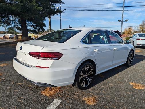 2022 Volkswagen Passat 2.0T SE