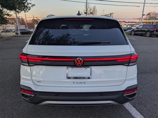 2025 Volkswagen Taos 1.5T SE