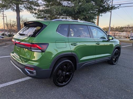 2025 Volkswagen Taos 1.5T SE