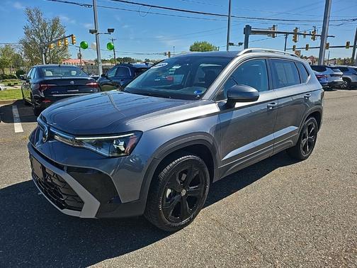Platinum Gray Metallic 2025 Volkswagen Taos 1.5T SEL