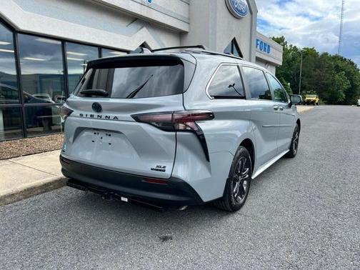 2024 Toyota Sienna Woodland Edition