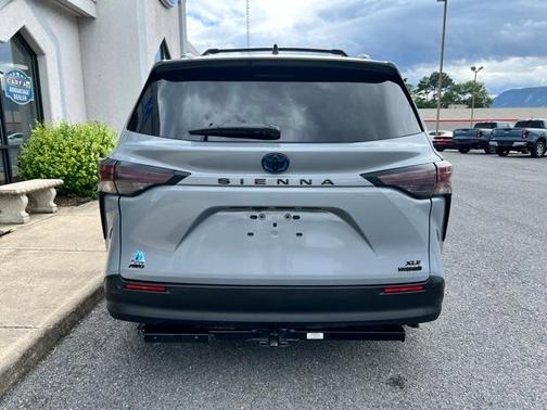 2024 Toyota Sienna Woodland Edition