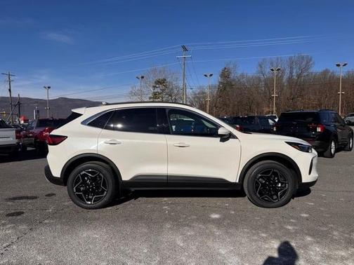 2026 Ford Escape Platinum