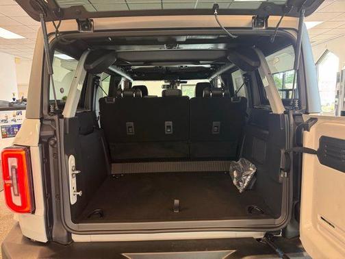 Avalanche 2026 Ford Bronco Outer Banks