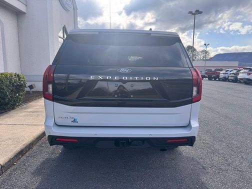 Silver Metallic 2025 Ford Expedition Active