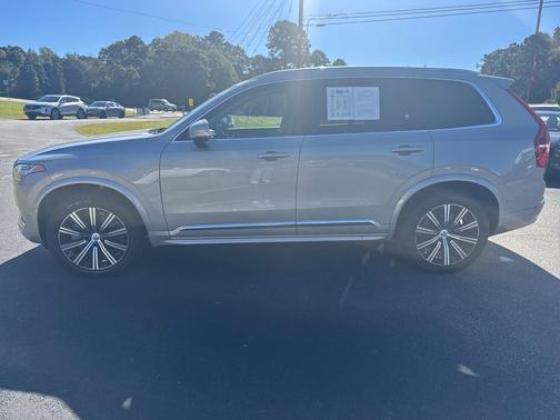 2023 Volvo XC90 B5 Plus