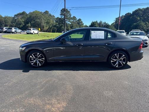2025 Volvo S60 B5 Plus