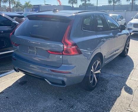 2023 Volvo XC60 B5 Ultimate Dark Theme