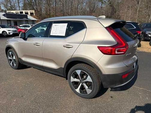 2024 Volvo XC40 Plus