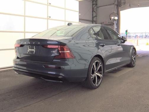 2025 Volvo S60 B5 Core