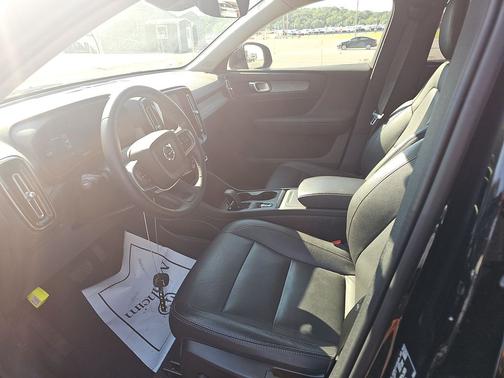 2024 Volvo XC40 B5 Core
