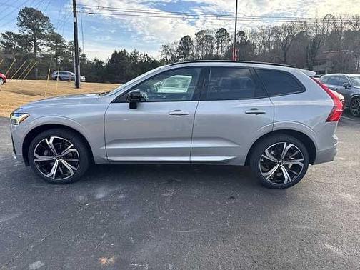 2023 Volvo XC60 B5 Ultimate Dark Theme