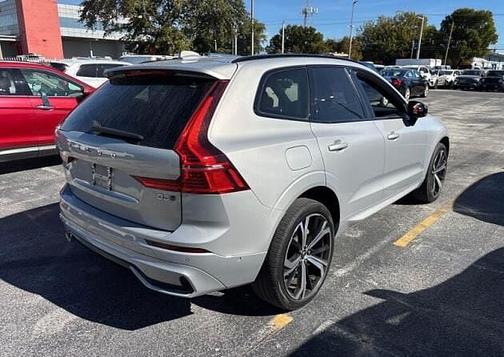 2023 Volvo XC60 B5 Ultimate Dark Theme