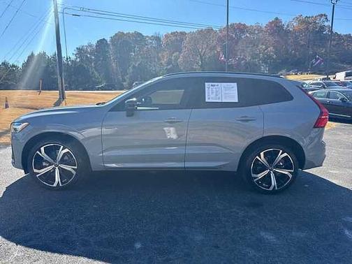 2024 Volvo XC60 B5 Ultimate Dark Theme