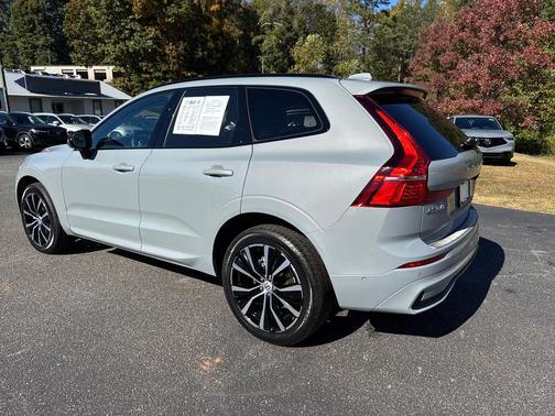 2025 Volvo XC60 B5 Plus