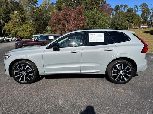 2025 Volvo XC60 B5 Plus