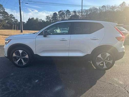 2025 Volvo XC40 Plus