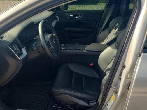 2023 Volvo S60 B5 Core Dark Theme