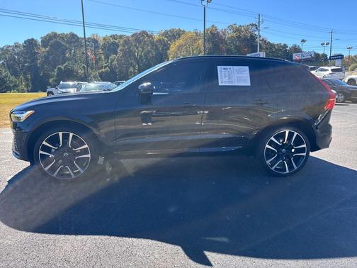 2023 Volvo XC60 B5 Ultimate Dark Theme