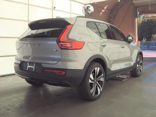 2025 Volvo XC40 B5 Plus Dark Theme