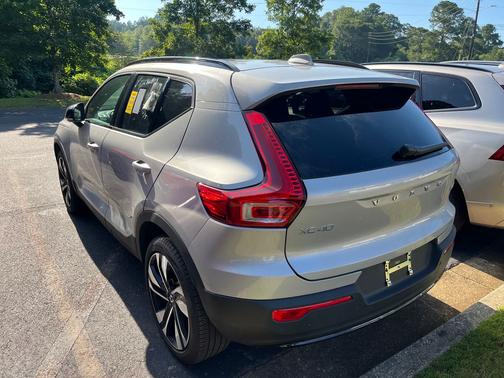2025 Volvo XC40 B5 Plus Dark Theme