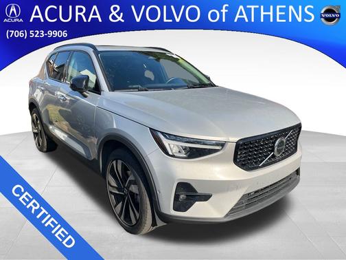2025 Volvo XC40 B5 Plus Dark Theme