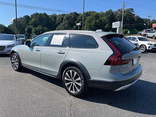 2024 Volvo V90 Cross Country Plus