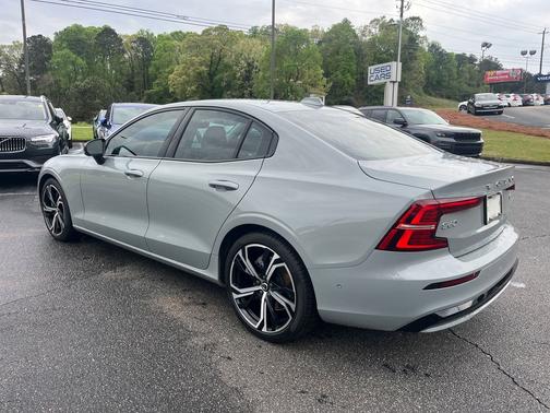 2024 Volvo S60 B5 Plus Dark Theme