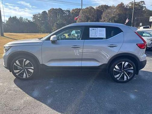 2025 Volvo XC40 Plus