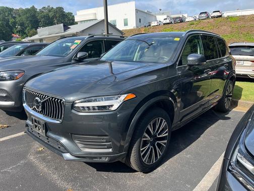 2022 Volvo XC90 T6 Momentum